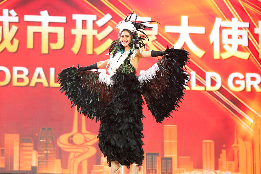 民族服饰展示环节